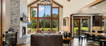 Brand New Golf Course Stunner! Short Walk to the Winery * Hot Tub * Fire Pit