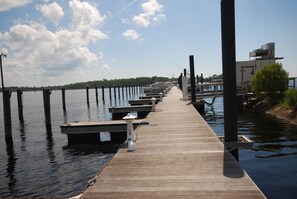Marina - Gulf Breeze Condo #208- Private Ramp! WiFi! NO DOCK THIS SCALLOP SEASON! (Steinhatchee)