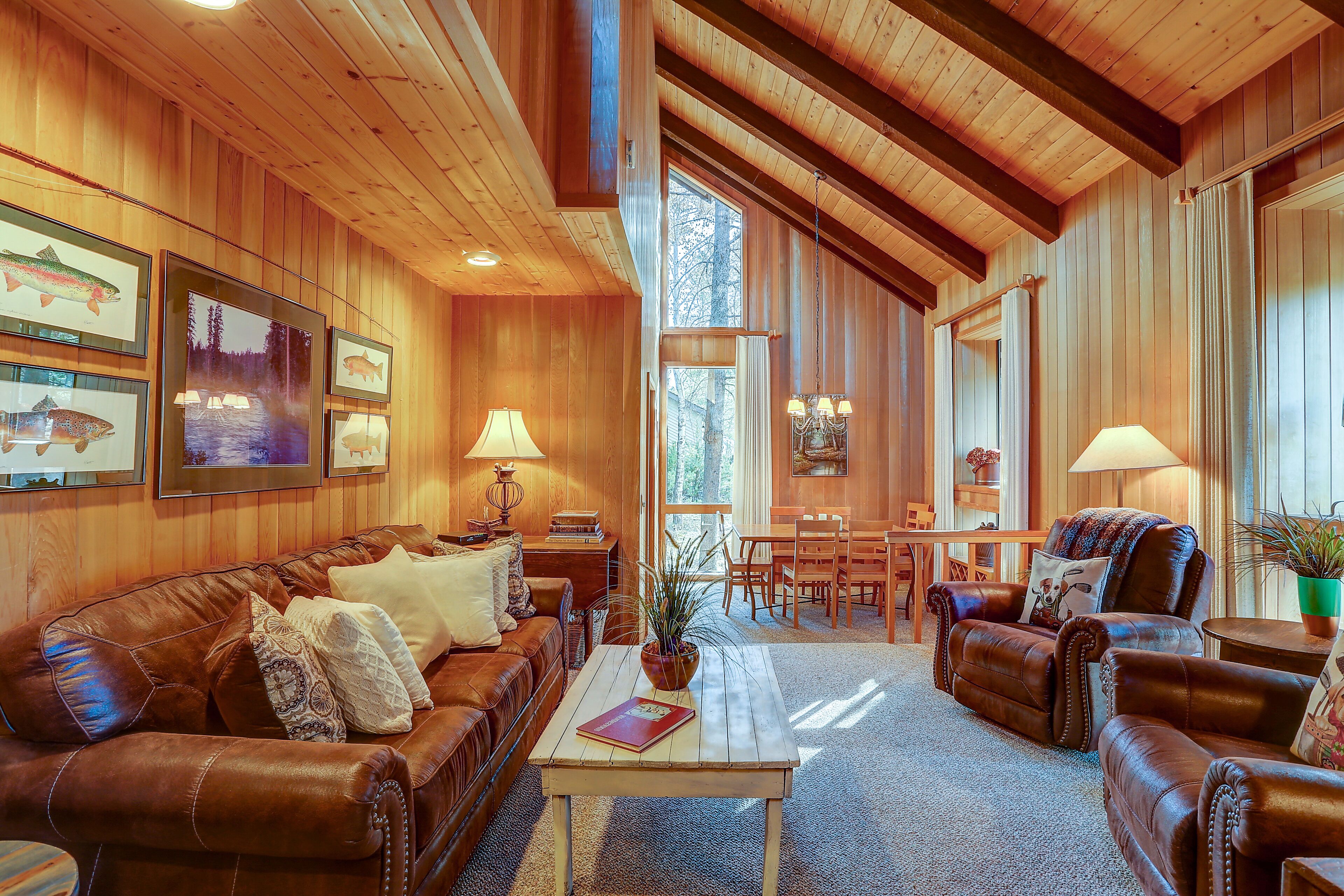 Gorgeous Cabin - Hot Tub, A/C, Shuffleboard, SHARC Passes, King Suites