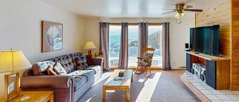 テレビ、書庫、ステレオ