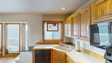 KĂŒhlschrank, Mikrowelle, Ofen, Herdplatte