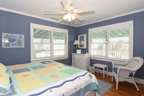 6 bedrooms, iron/ironing board, WiFi, bed sheets