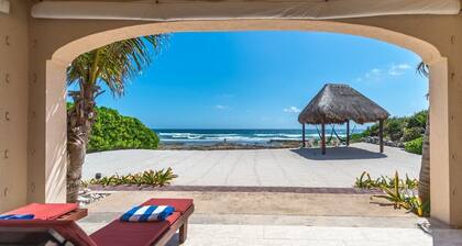 Schönes 4 Schlafzimmer Haus am Strand mit Pool am Tankah Tres Beach in der Nähe von Tulum
