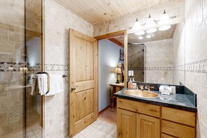 Articles de toilette gratuits, sĆØche-cheveux, serviettes fournies