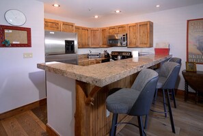 Fridge, microwave, oven, stovetop - Black Bear Luxury,Gorgeous ski in/out unit,hot tub (Mt. Crested Butte)