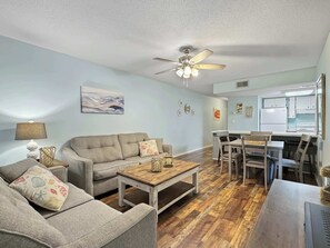 TV - Island Winds West 271-Updated Condo Steps to The Hangout, Indirect Gulf Views! (Gulf Shores)