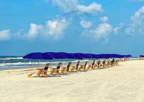 On the beach - Island Winds West 271-Updated Condo Steps to The Hangout, Indirect Gulf Views! (Gulf Shores)