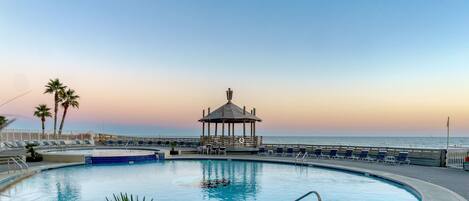 Una piscina cubierta