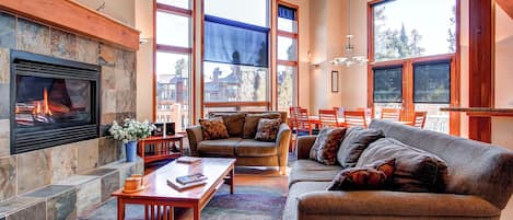 Télévision, cheminée