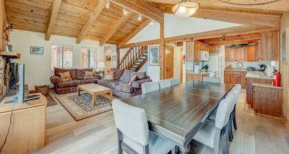 Remodeled home with private hot tub, pool access & free ski shuttle