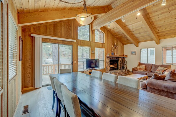 TV, fireplace, DVD player