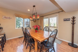 Dining - Centrally Located Gem w/ 4 Master Suites & Hot Tub (OAKLAND)