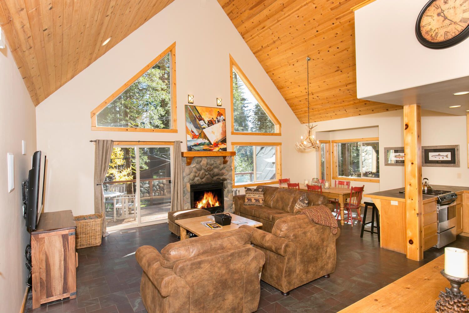 TV, fireplace, stereo