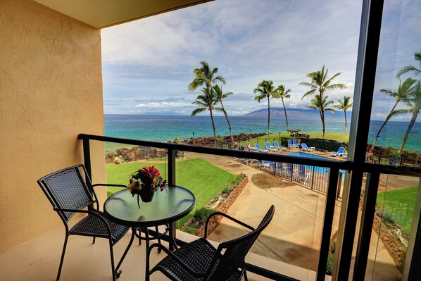 Outdoor dining - Oceanfront Paradise: Kihei Surfside #205 – Breathtaking Views! (Kihei, Maui)