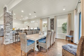 Dining - Out of the Blue - 1 Block to Beach | Pool & Spa | Golf Cart | Beach Chairs! (Destin)