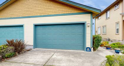 Oceanfront condo with spectacular ocean view - walk to beach