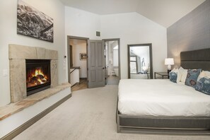 5 bedrooms, desk, iron/ironing board, WiFi