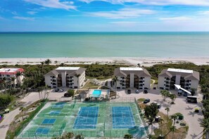 Sports court - Sanddollar #A202 is a 3/2 beachfront Vacation Rental on Sanibel Island (Sanibel)