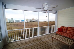 Een televisie en een dvd-speler