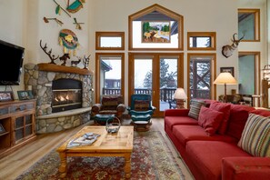 Fireplace, DVD player, books - Great for Families! Winter Ski Shuttle! Cozy Fireplace! (Steamboat Springs)