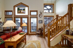 Foyer, lecteur de DVD, livres
