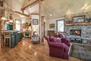 Interior - Elegant Lodge with Panoramic Views, Hot Tub onsite (Keystone)
