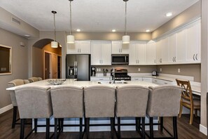 Fridge, microwave, oven, stovetop - Ground Floor | Full Kitchen | Kokopelli Suite (Saint George)