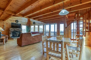 TV, peis, videospill og DVD-spiller