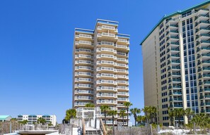 Exterior - Corner condo at Destin Towers overlooking Gulf-front pool & beach! (Destin)