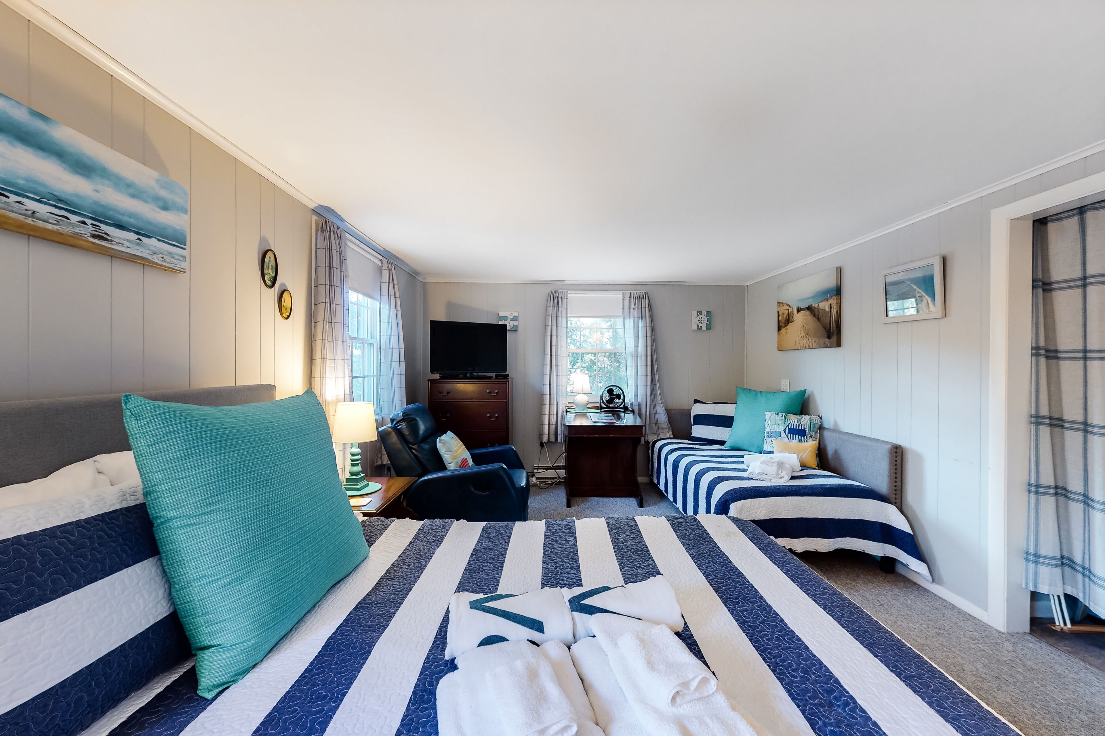 Comfy Cape Cod studio, 5-minute walk to beach - great weekend getaway