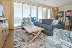 Smart TV - Gulf Front ~ 11th Floor ~ Beachfront Pool ~3BR Silver Beach East 1103 (Destin)