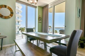 Dining - Gulf-front Beachy Condo w/ Easy Beach Access & Large Balcony in Destin! 🏖🌊☀ (Destin)