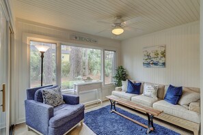 Een smart-tv en een dvd-speler