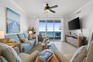 Smart TV, DVD player, livros