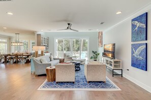 Smart-tv, dvd-spelare och bordsfotboll