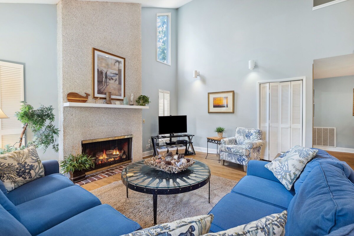 47 S. Beach Ln 4 Bed, 5th Row Ocean, Easy Walk to the Beach & Pet Friendly!