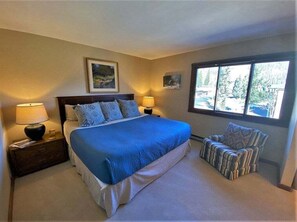 3 室のベッドルーム、アイロン / アイロン台、WiFi (無料)、ベッドシーツ