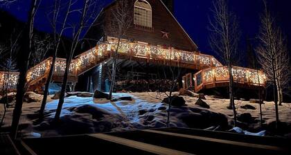 Lovely Cabin Between Downtown and Ski Resort, Hot Tub, Great Views, Dog Friendly