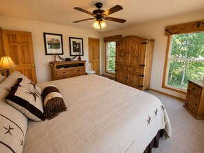 3 bedrooms, iron/ironing board, travel cot, free WiFi