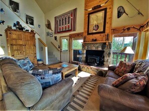 TV, fireplace, DVD player, books