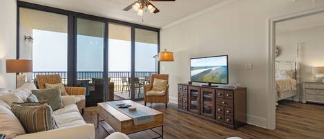 Fernseher, DVD-Player, Tischtennisplatte