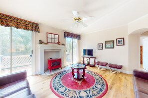 TV, video games, DVD player, table football - 3BR Home w/ Mountain Views, Lake Access, Proximity to Yosemite (Groveland)