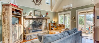 Home with Guest Cottage & Private Hot Tub - Close Beach Access, Dogs OK