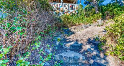 ¡Casa para perros con cabaña de invitados, bañera de hidromasaje privada y acceso cercano a la playa!