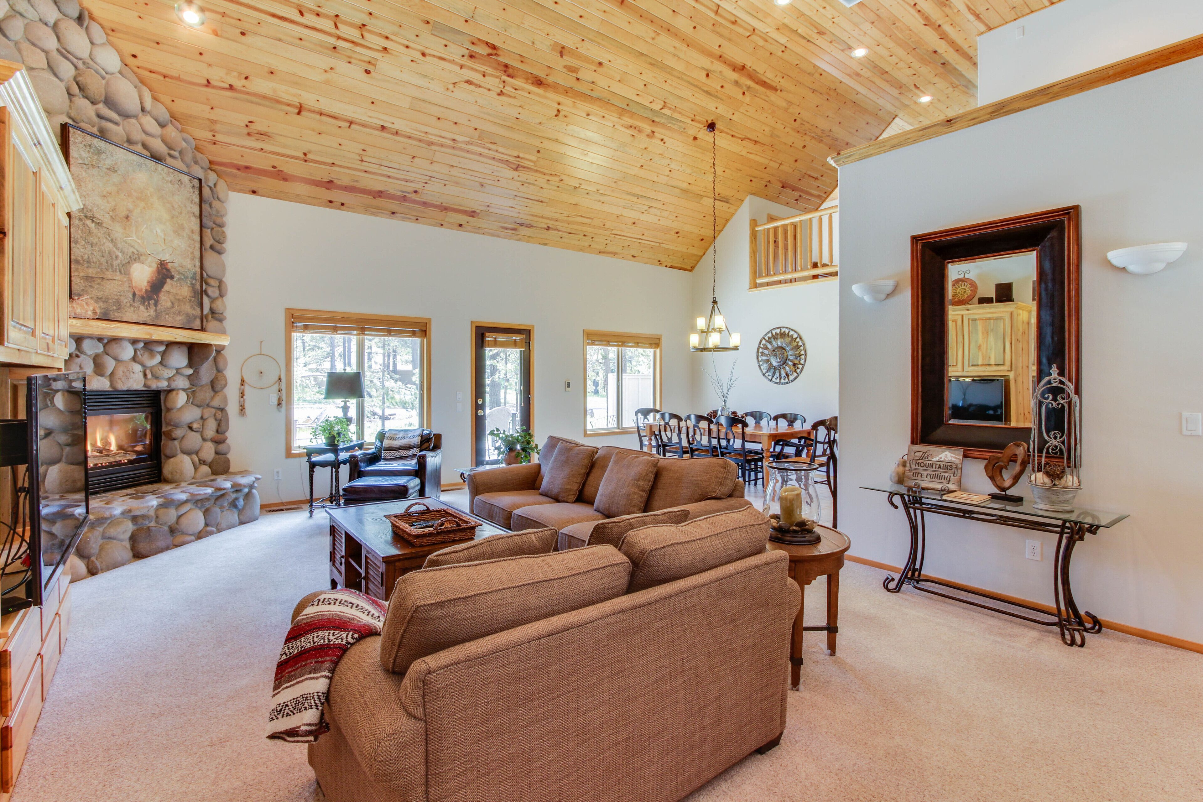 Beautiful Home with Private Hot Tub, Entertainment, & Free SHARC Access