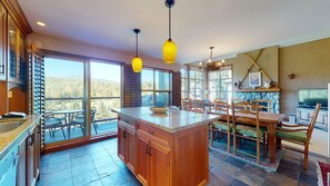 Interior - 3BR | Blackcomb Greens | Wood Burning Fireplace | Complex Hot Tub | Parking | Mountain Views (Whistler)