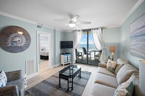 TV, DVD player, books - 402 Sunswept 2/2 Suntans and Sandy Toes-Great Rates- Book Now (Orange Beach)