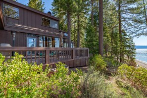 Terrace/patio - Lakefront Northshore Townhome pano lake views, HOA private beach pool tennis (Tahoe City)