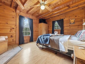 2 多间卧室、免费 WiFi、床单