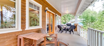 Bayfront, hondvriendelijk huisje met een mooie veranda en toegang tot het strand!